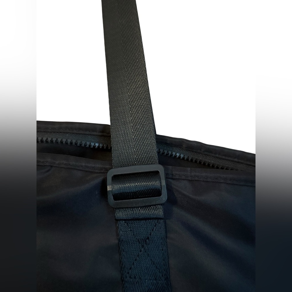 BearPaw Black Nylon Tote Bag with Front Drawstring Pocket Travel Work - Picture 6 of 11